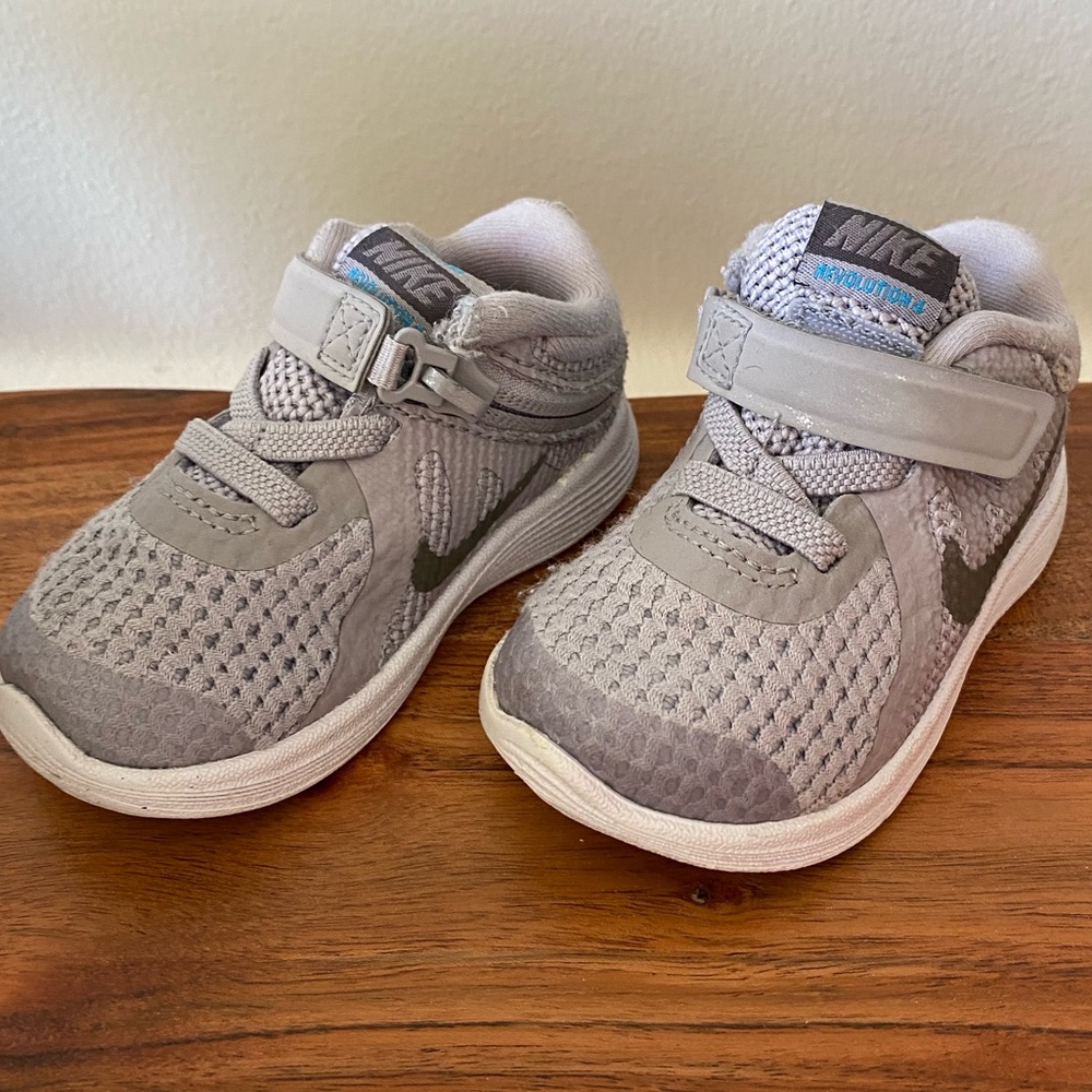 Nike Revolution 5 FlyEase Baby/Toddler Shoe - Size 4